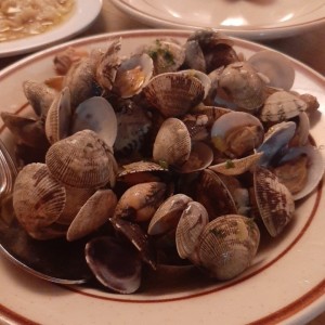 almejas al ajillo