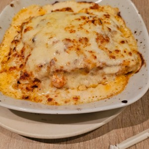 spaguetti de pollo en salsa alfredo gratinado