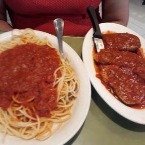 Espaguetti en salsa Bolognesa con Lengua