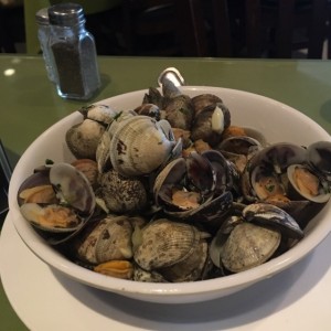 Almejas al ajillo