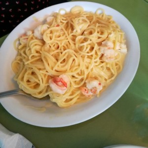 linguini con camarones