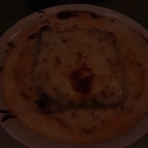lasagna de pollo en salsa blanca gratinada