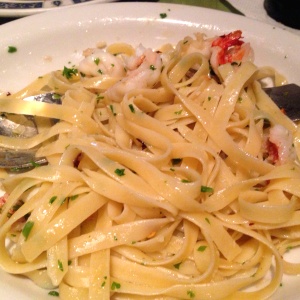 Fetuccini al olio con langostinos