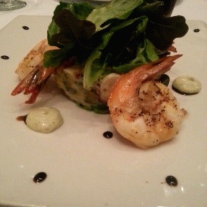 Ensalada de aguacate con langostino y pulpo