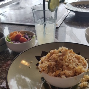 arroz frito con pollo y vegetales