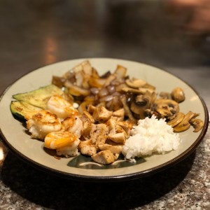 tepanyaki de pollo y camarones