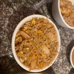 Arroz frito de camarones