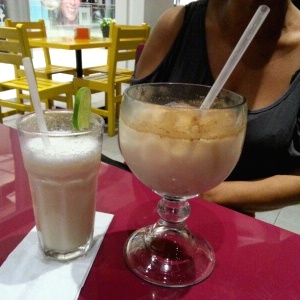 Orchata (copa) y limonada con coco