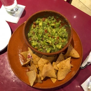 Guacamole con totopos