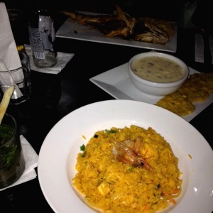 Paella y patacones a la Morgan
