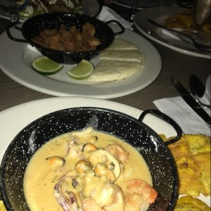 Chicharrones y Patacones a la Morgan