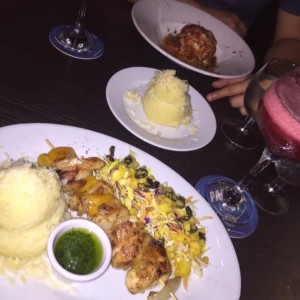 brochetas de Pollo y Pollo a la Parmesana