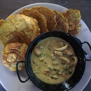 patacones con mariscos