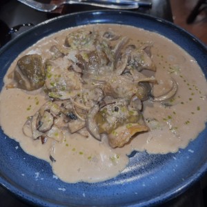 TORTELLINI STROGONOFF (Disponible en la Cena)