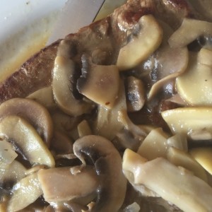 Filetto di carne e funghi