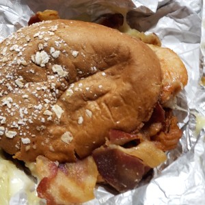 HAMBURGUESA POLLO EN PAN INTEGRAL