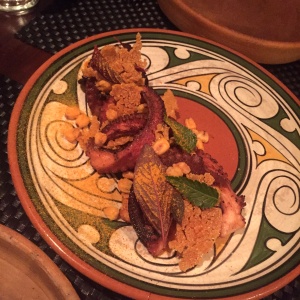 Pulpo al carbon con bollo