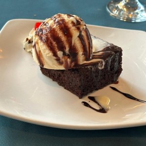 Brownie con helado 