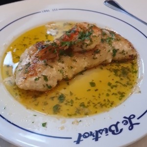 Robalo con langostino y mantequilla de cilantro