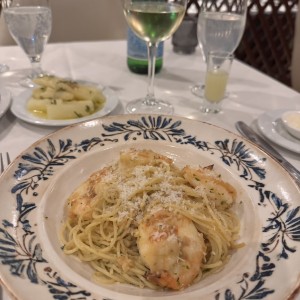 Espagueti al oleo con langostinos