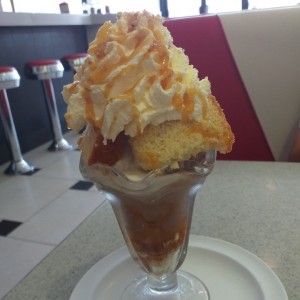 no me olvides-helado de chocolate con malva y caramelo