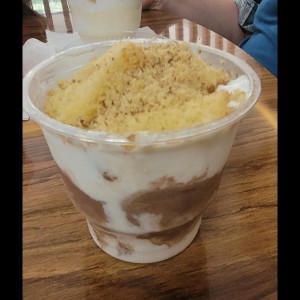 Postres - No me Olvides helado vainilla y sirope chocolate