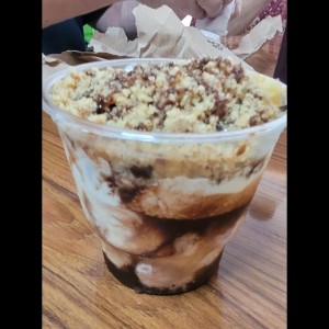 Postres - No me Olvides helado chocolate y sirope chocolate