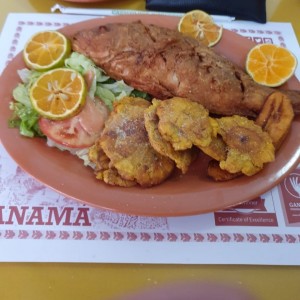 Pargo Frito con Patacones