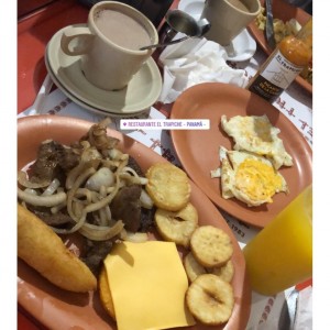 Bistec de Higado Encebollado