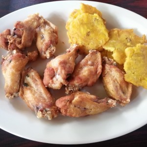 Alitas con patacones