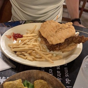Emparedado de Pollo Criollo