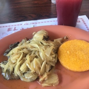 higado encebollado con tortilla
