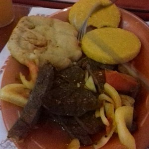 bistec encebollado