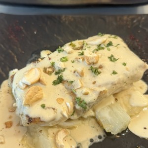 Corvina (8 Oz) con Yuka al Mojo