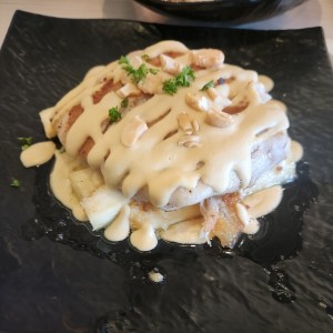 Corvina (8 Oz) con Yuka al Mojo