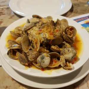 Almejas al Ajillo