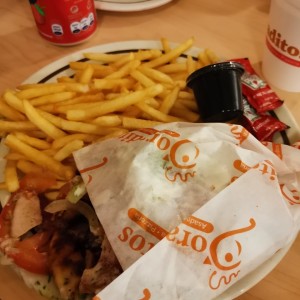 Papas fritas con pan Pita doradito