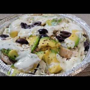 Ensaladas - Salata Tost con pollo y aguacate