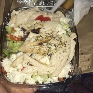 Ensalada griega con pollo