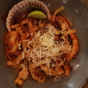 fettuccine con pulpo al grill