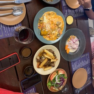 Platos Fuertes - Lomo Saltado