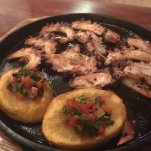 Pulpo al Carbon