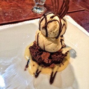 Brownie con helado