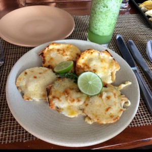 CONCHAS A LA PARMESANA