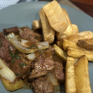 Platos Fuertes - Lomo Saltado