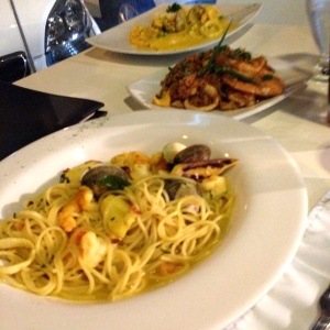 Spagetti frutti si mare, corvina a lo macho y chaufa de marisco
