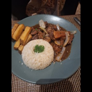 Lomo saltado