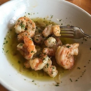 Camarones al ajillo