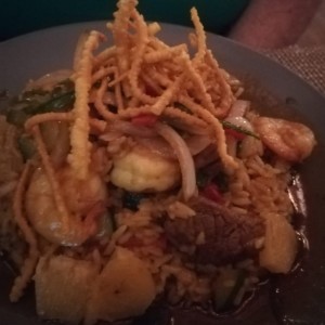 ARROZ CON LOMO Y LANGOSTINOS AL CURRY