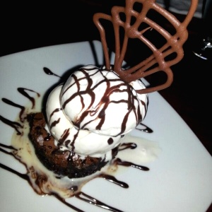 Brownie de chocolota con helado de vainilla